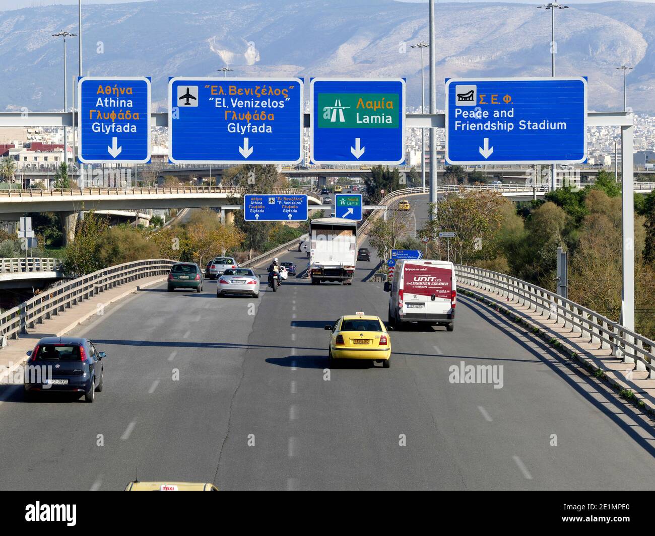 Griechenland Athen Athen Autobahn Autobahn Autobahn Verkehrszeichen Stockfoto
