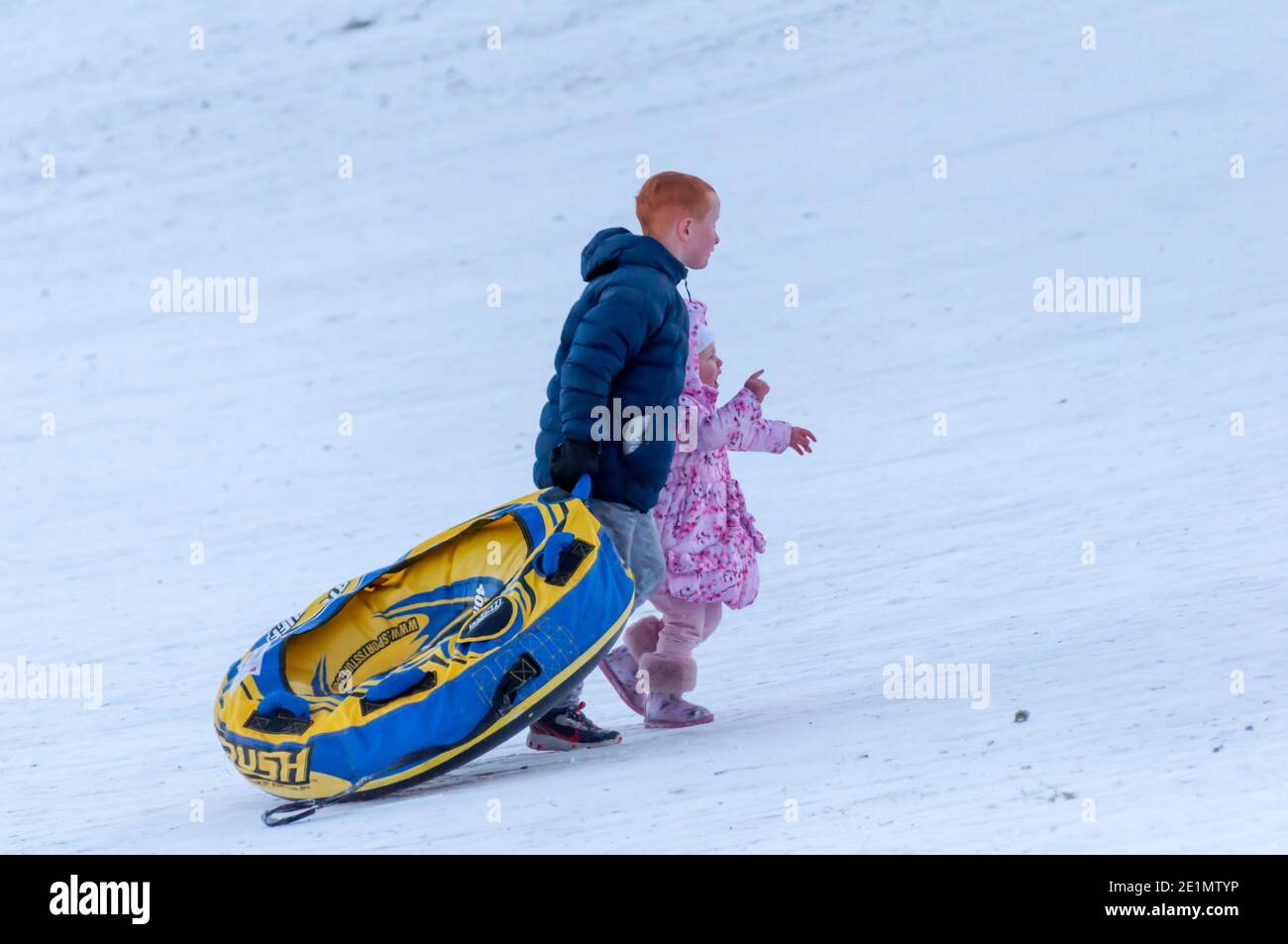 Glasgow, Schottland, Großbritannien. Januar 2021. UK Wetter: Rodeln im Queen's Park. Kredit: Skully/Alamy Live Nachrichten Stockfoto