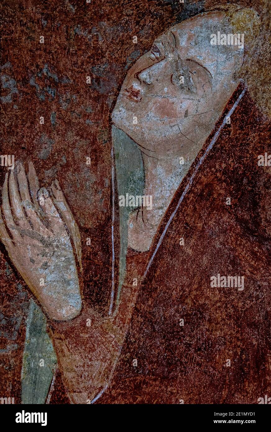 Betende Frau. Detail eines fragmentären 1400s-Freskums, das dem Renaissancekünstler Stefano d’Antonio di Vanni zugeschrieben wird (c. 1405-1483). In der Chiesa di Sant’Agostino (Kirche St. Augustine) in Volterra, Toskana, Italien. Stefano d’Antonio di Vanni war Schüler des florentinischen Malers und Bildhauers Bicci di Lorenzo (1373-1452). Stockfoto