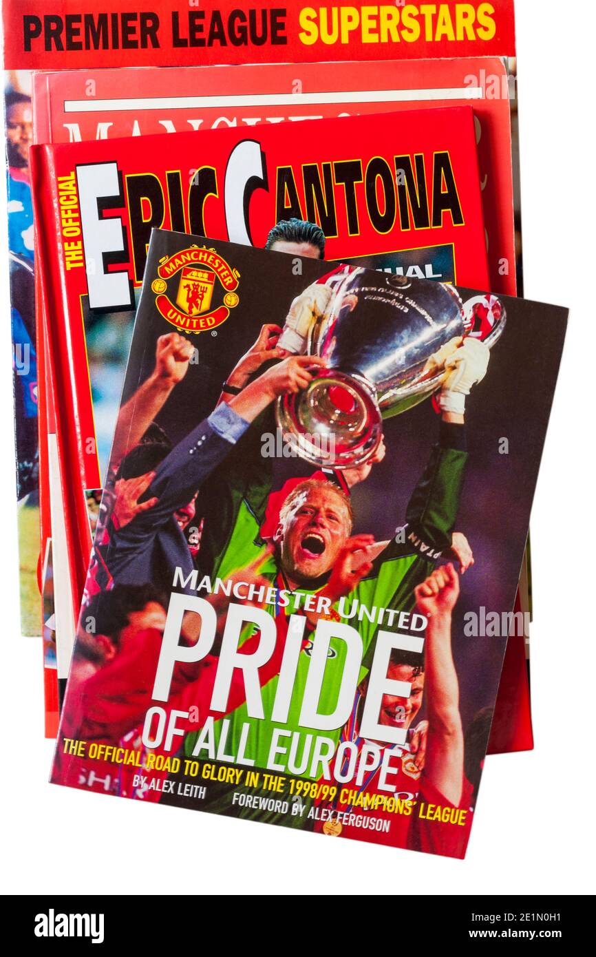Stapel von gut verwendeten lManchester United Fußball Bücher mit Manchester United Pride of all Europe oben buchen Stockfoto