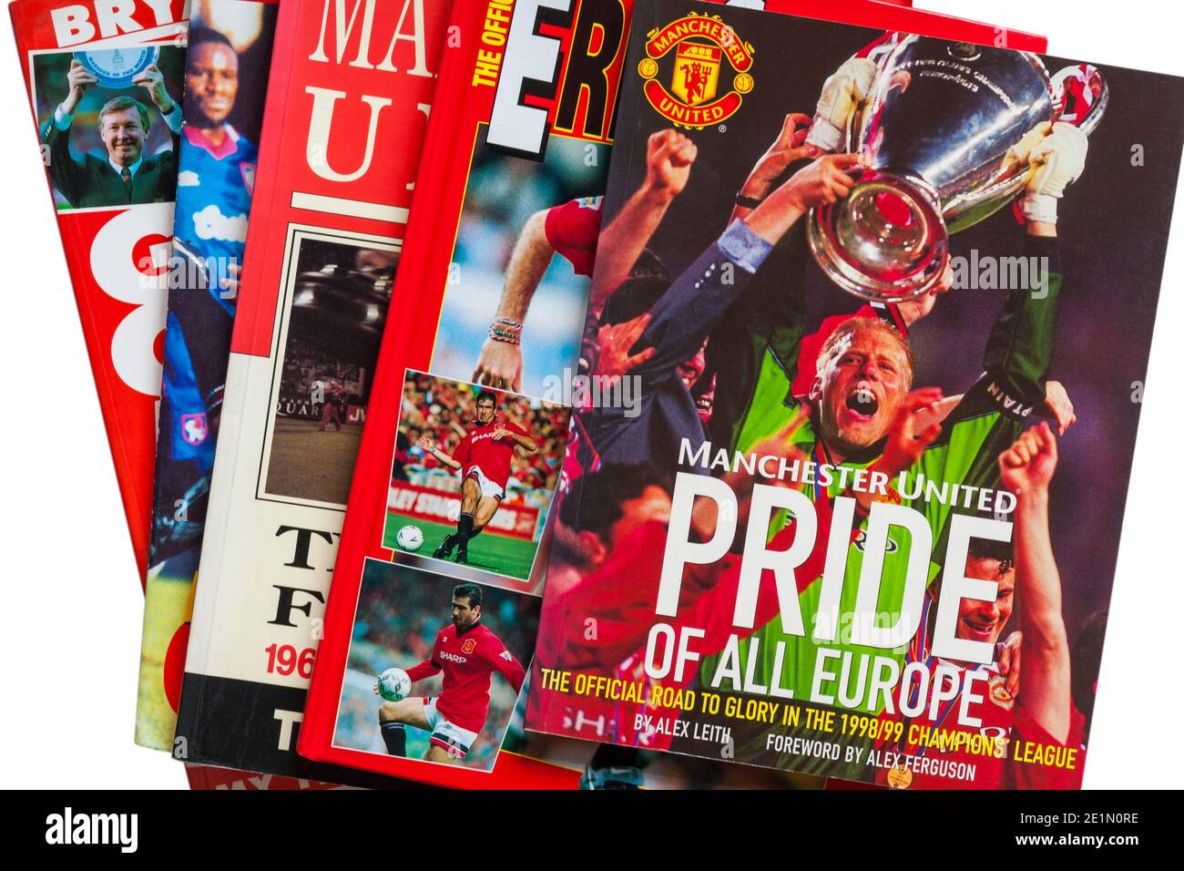Stapel von gut verwendeten lManchester United Fußball Bücher mit Manchester United Pride of all Europe oben buchen Stockfoto