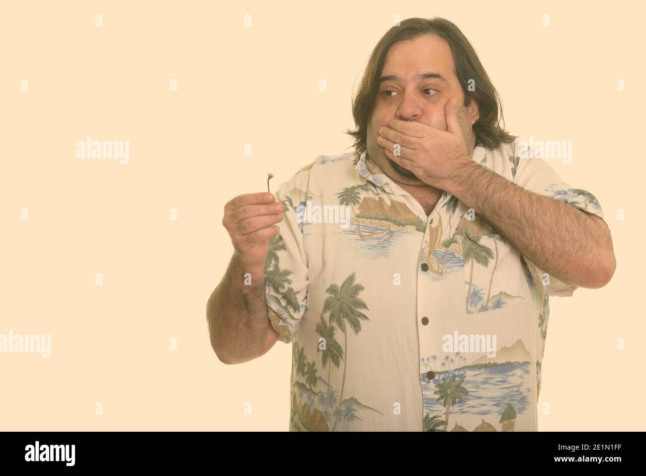 Fat kaukasischen Mann essen würzig Chili ekelerregend suchen Stockfoto