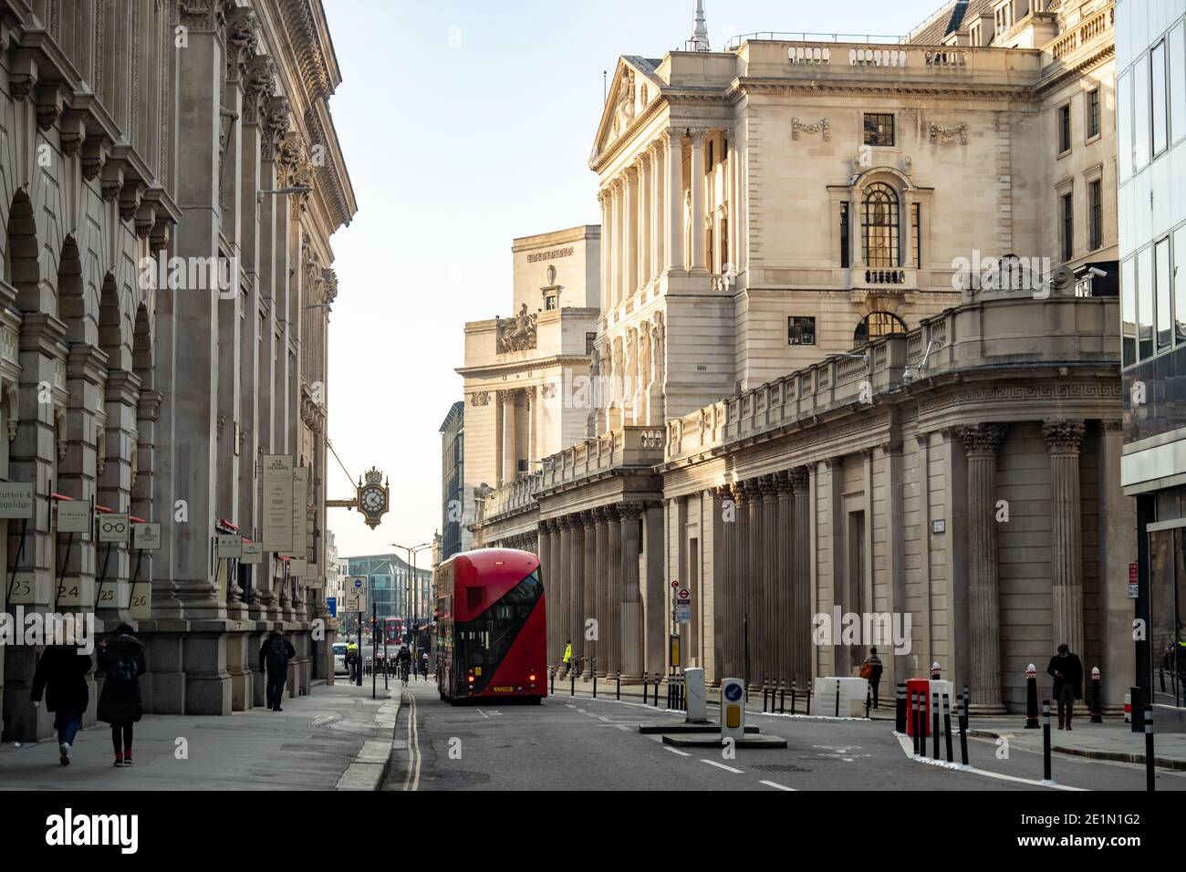 London - ruhige Straßen am Ufer von England während der Coronavirus-Sperre Stockfoto
