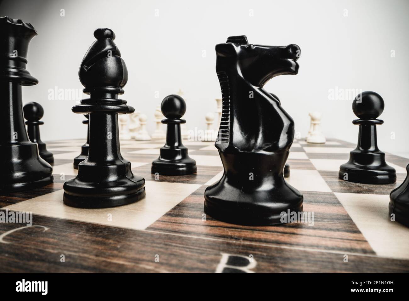 Macro photo of chess pieces on a chess board Stockfoto