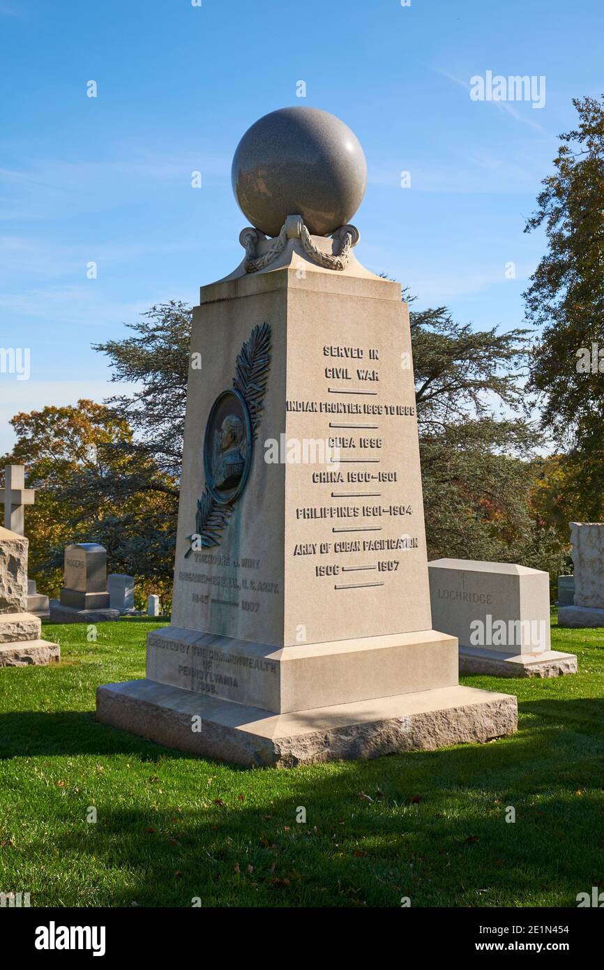Ein großes Denkmal für Brigadier-General Theodore J Wint. Auf dem Arlington National Cemetery in der Nähe von Washington DC. Stockfoto