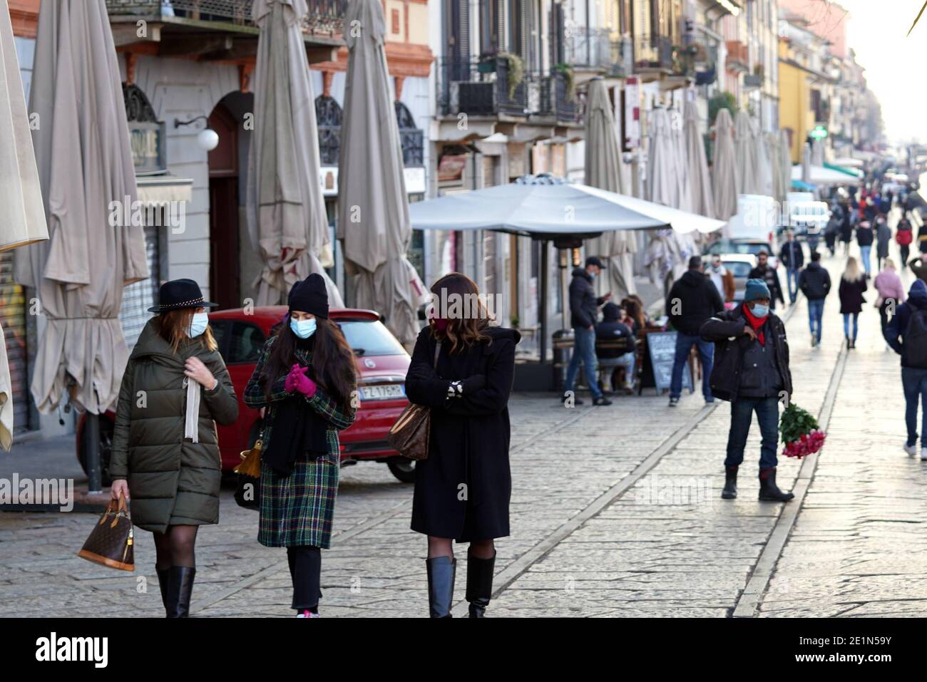 Mailand, Italien. Januar 2021. Mailand gelbe Zone covid-19 - Menschen in den Clubs und rund um das Nachtleben / Aperitifs - naviglio grande und Dock-Bereich nur redaktionelle Verwendung Kredit: Unabhängige Fotoagentur/Alamy Live News Stockfoto