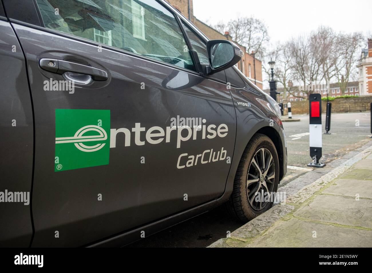 London - Enterprise Car Club Auto geparkt in London Street. Stündliche Autovermietung Stockfoto