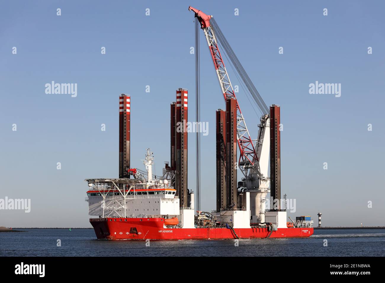 Das Windkraft-Installationsschiff MPI Adventure wird am 18. September 2020 den Hafen von Rotterdam erreichen. Stockfoto