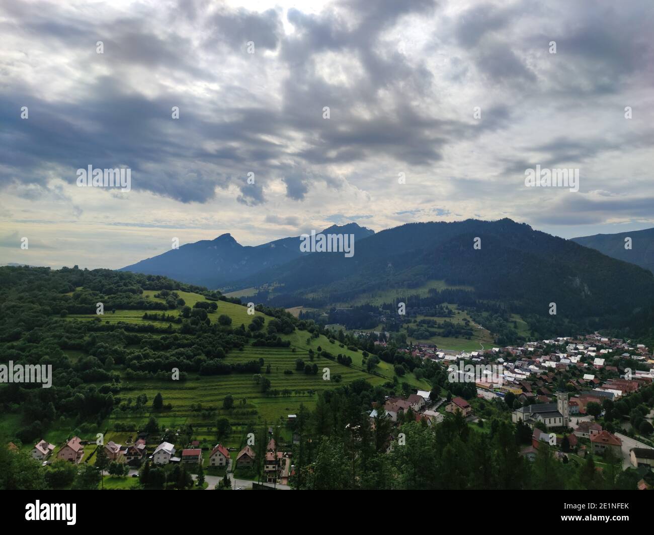 Luftaufnahme der Mala Fatra im Dorf Von Terchova in der Slowakei Stockfoto