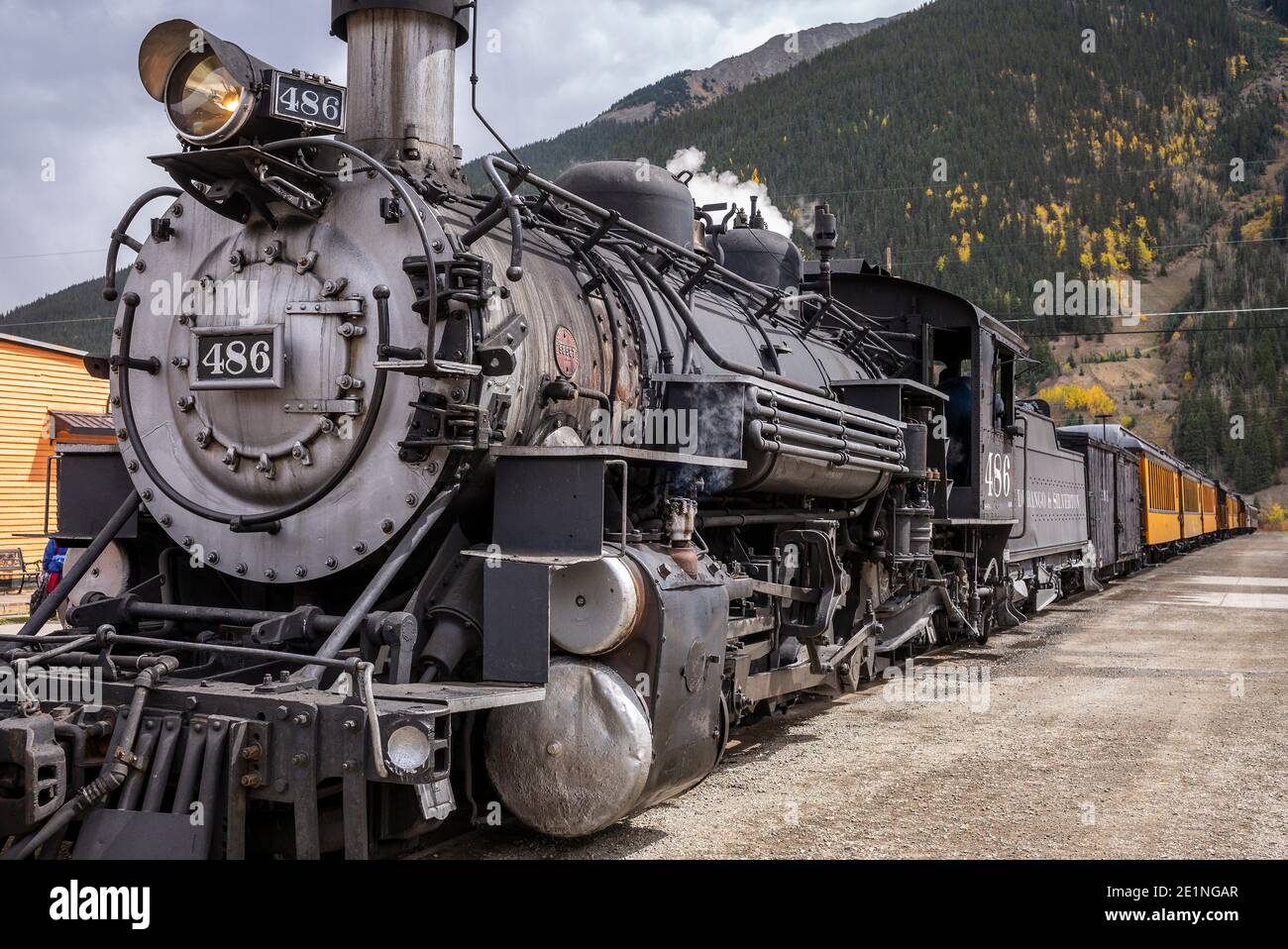 Rio Grande Dampflokomotive 486 der Durango und Silverton Schmalspurbahn (D&SNG) am Bahnhof Silverton, Colorado, USA Stockfoto
