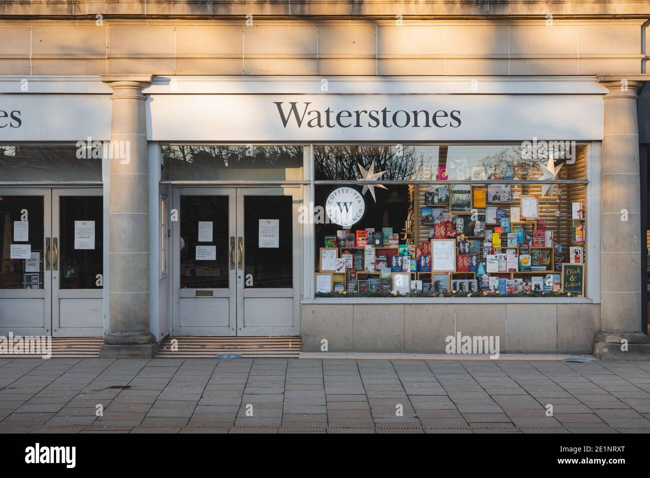 Edinburgh, Schottland - 8. Januar 2021: Waterstones Lage auf der Princes Street während der Covid-19 Sperre geschlossen. Stockfoto