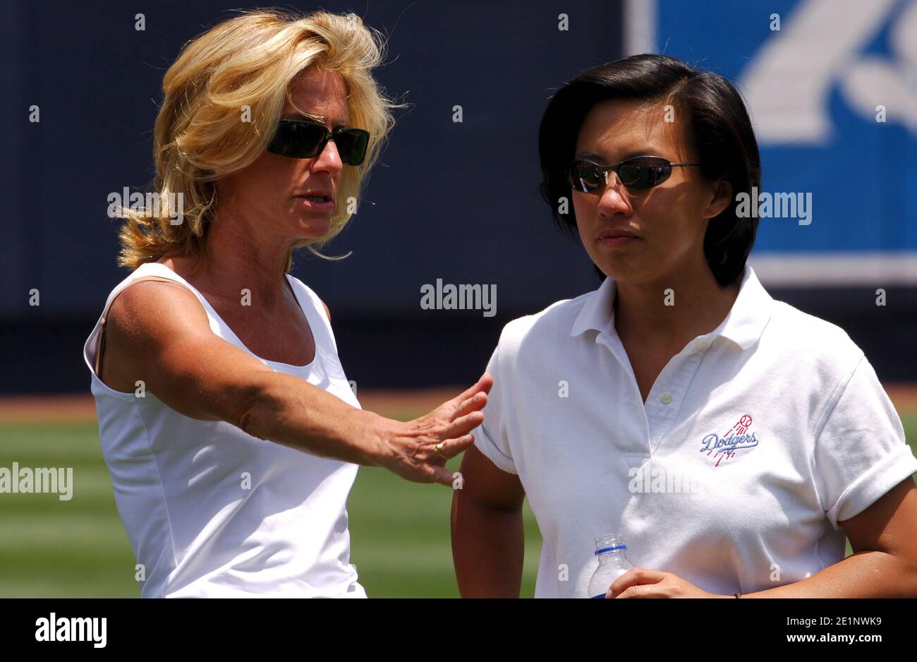 Los Angeles Dodgers Vice Chairman Jamie McCourt (links) und Assistant General Manager Kim Ng bei der Los Angeles Dodgers Women's Initiative Und Network Baeba Stockfoto