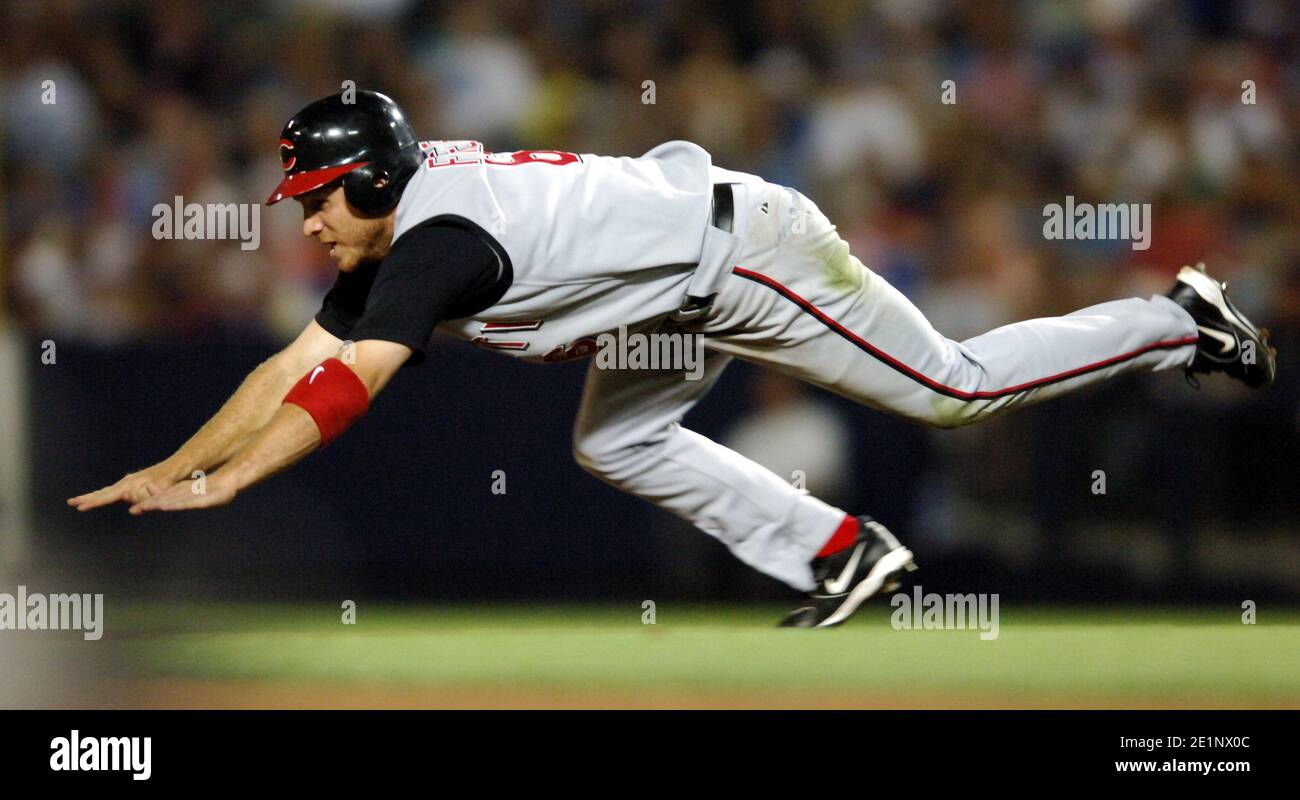 Ryan Freel von den Cincinnati Reds rutscht in die zweite Basis Für einen seiner Mannschaftsrekorde stiehlen fünf beim 7-6-Sieg Über die Los Angeles Dodgers bei D Stockfoto