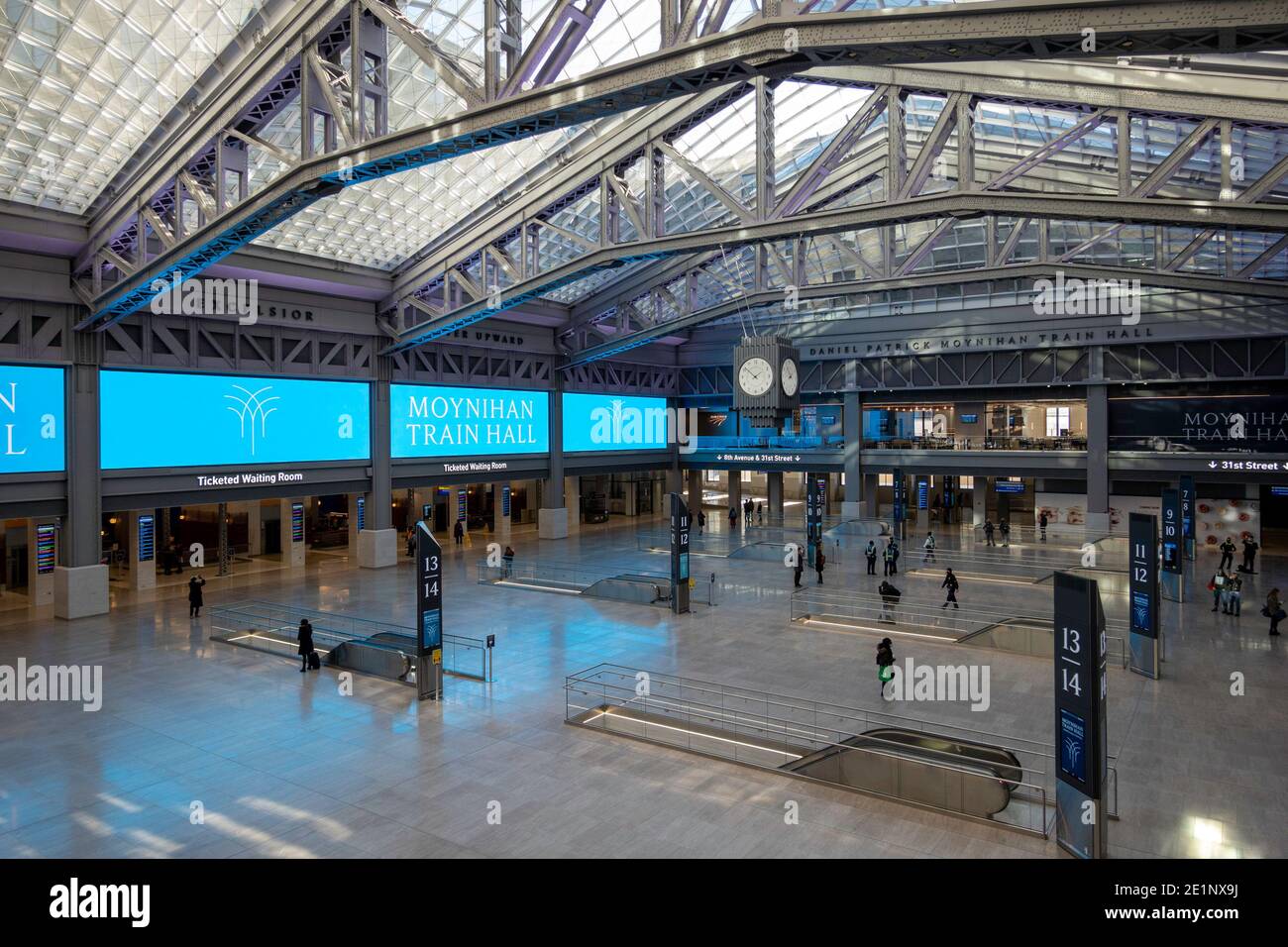 Die Moynihan Train Hall (MTH) befindet sich im historischen James A. Farley Post Office Building, New York City, USA Stockfoto