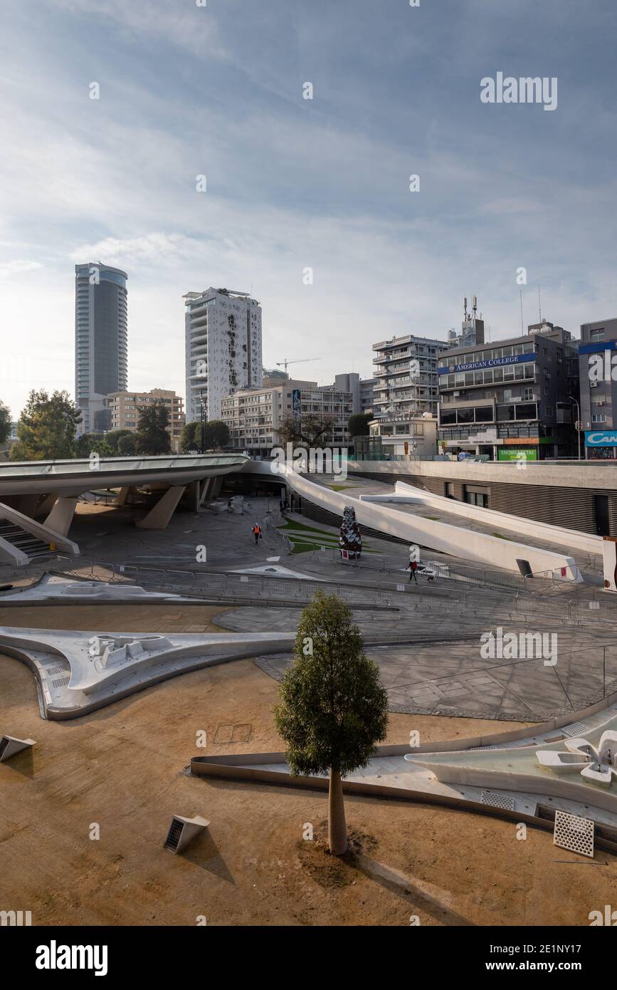 Stadtbild des Nicosia eleftheria Platzes mit moderner futuristischer Architektur. Zypern Stockfoto