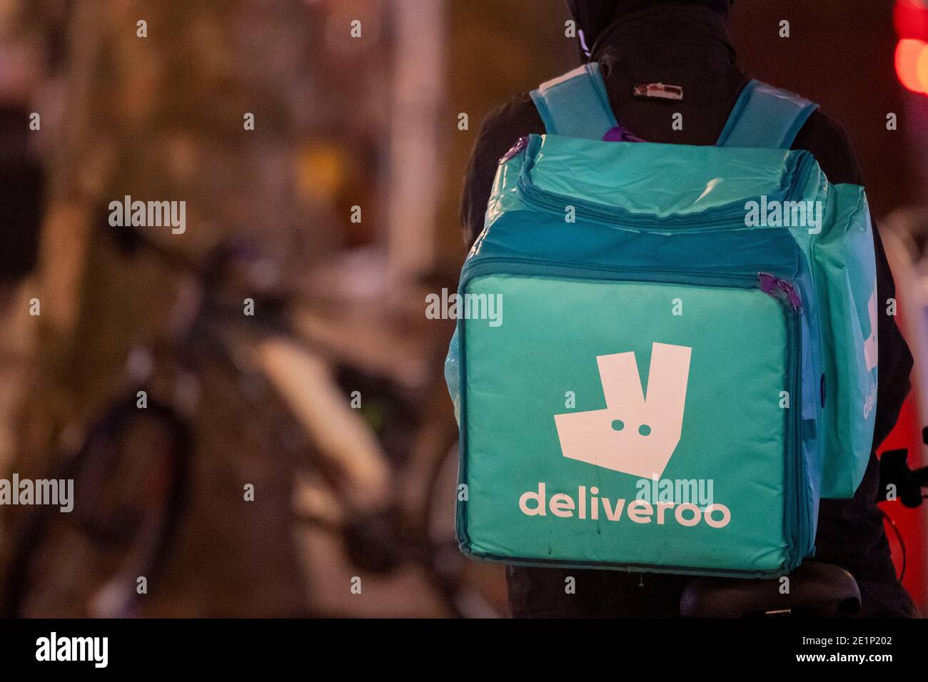 Eine Nahaufnahme einer Deliveroo riderÕs Tasche. Stockfoto