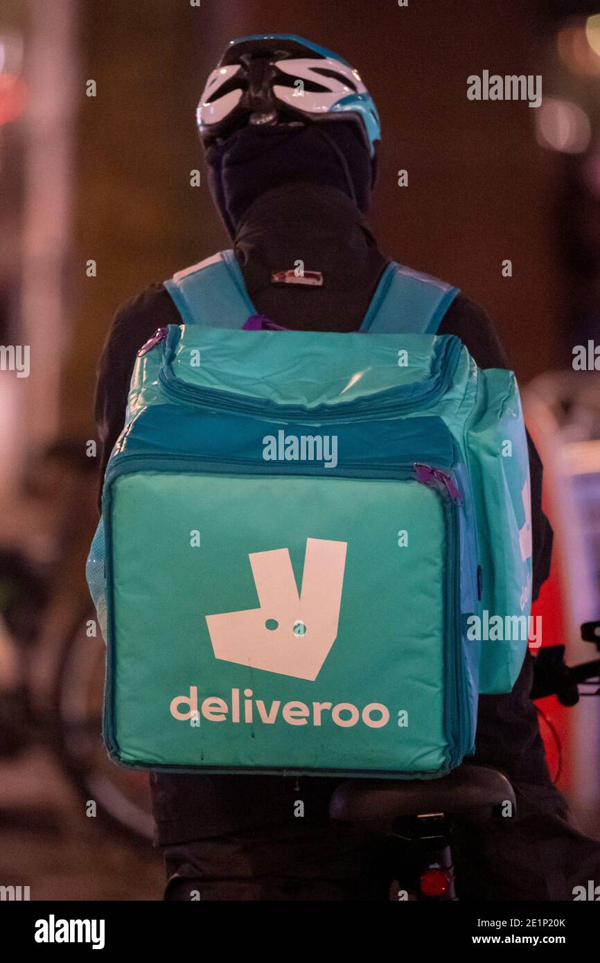 Eine Nahaufnahme einer Deliveroo riderÕs Tasche. Stockfoto