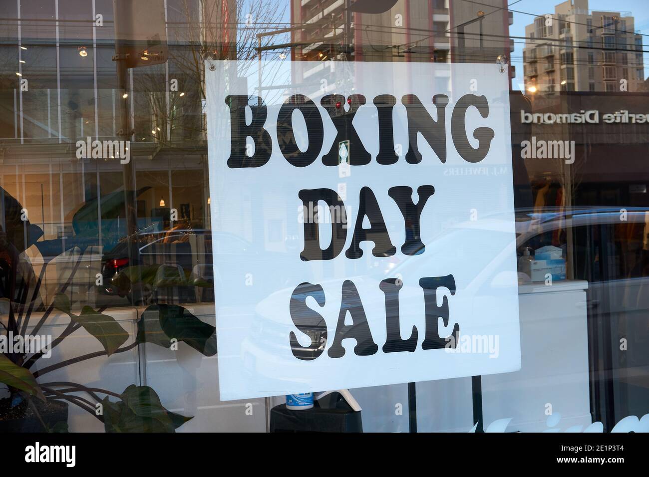 Boxing Day Sale Zeichen im Fenster eines Geschäfts im modischen South Granville Street Einkaufsviertel, Vancouver, British Columbia, Stockfoto