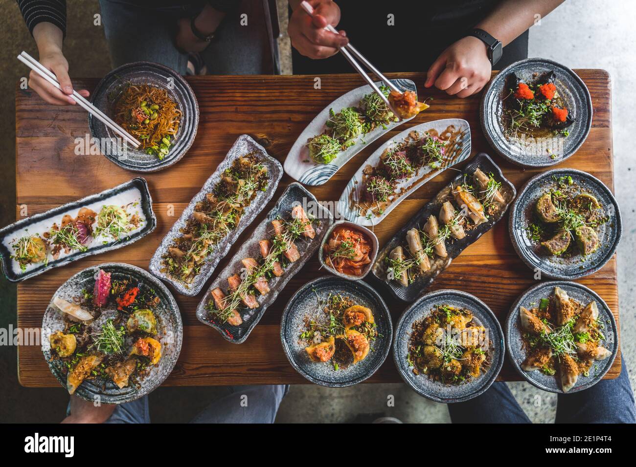 Top Stadt der Menschen, die asiatische Küche genießen Stockfoto