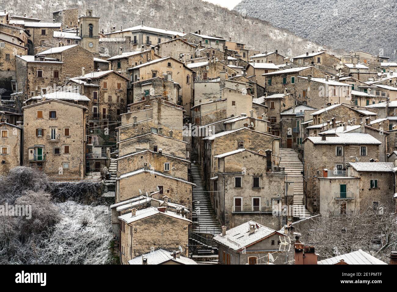 Das alte Dorf Scanno unter dem Schnee.Scanno, Provinz l'Aquila, Abruzzen, Italien, Europa Stockfoto