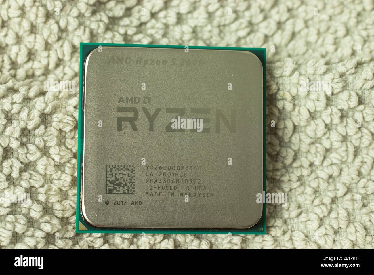 Moskau, Russland - 5. Dezember 2020: AMD Ryzen Prozessor, CPU-Chip close-up, illustrative Editorial. Stockfoto