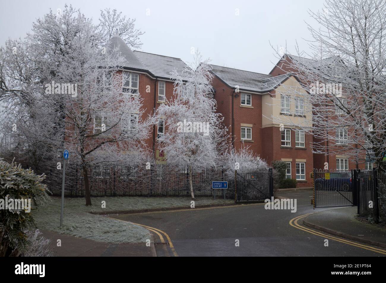 Moderne Wohnungen im Winter, Warwick, Warwickshire, England, Großbritannien Stockfoto