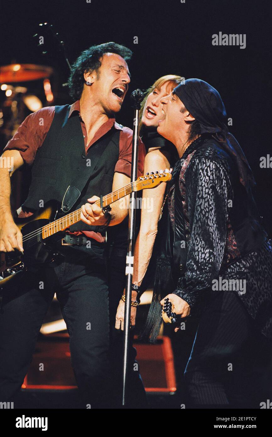 Bruce Springsteen und die E Street Band im Konzert in der Wembley Arena, London, Großbritannien. Oktober 2002. Stockfoto