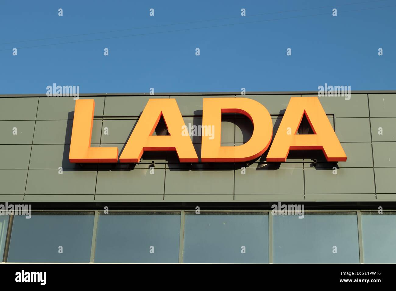 Moskau, Russland - 5. Dezember 2020: LADA Automobilunternehmen Logo, illustrative Editorial. Stockfoto