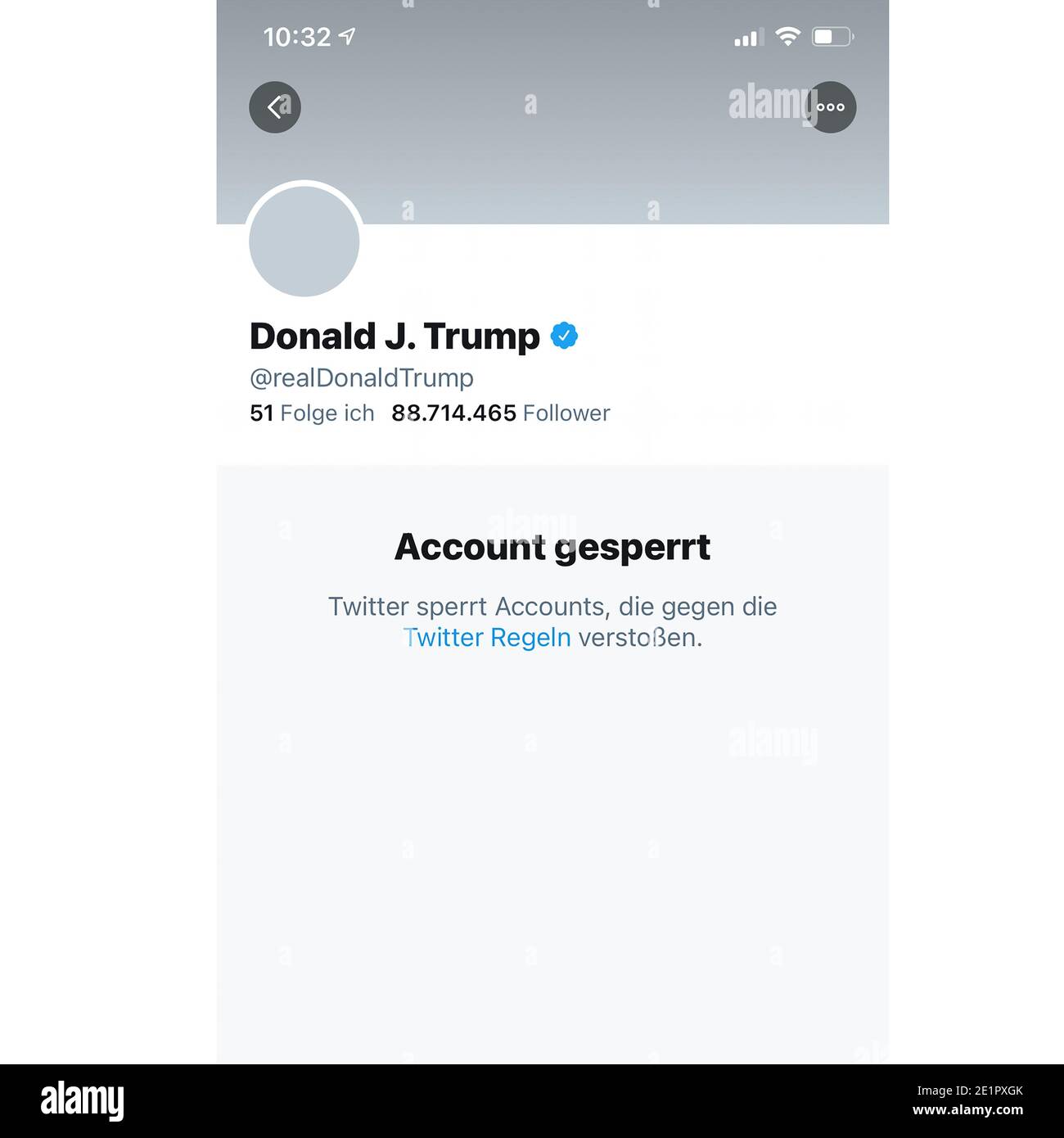 Der Twitter-Account von US-Präsident Donald J. Trump wurde von Twitter nach den Ausschreitungen um Kapital gesperrt. Stockfoto