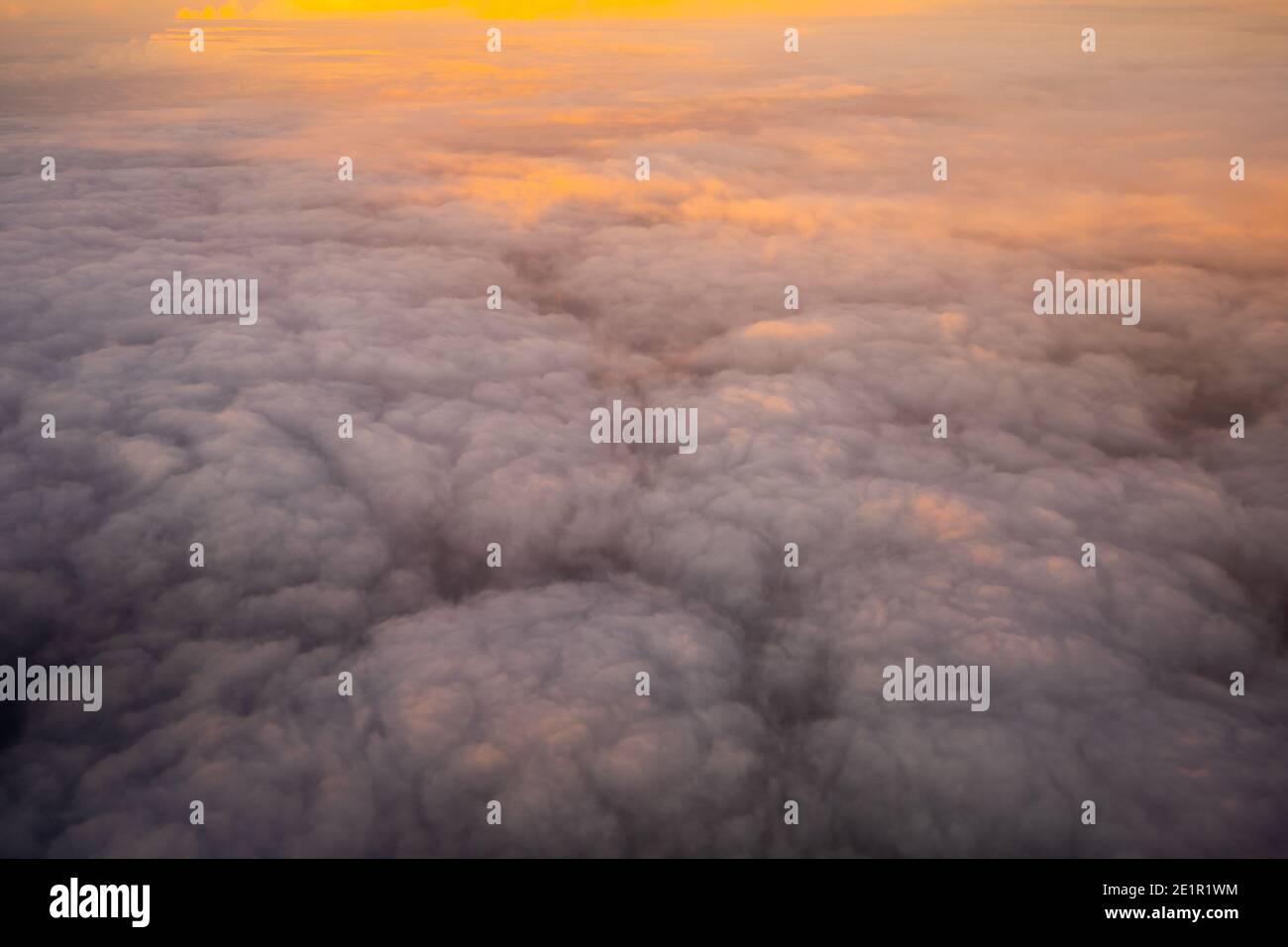 Wolken bei Sonnenuntergang über den Seychellen Luftaufnahmen Stockfoto