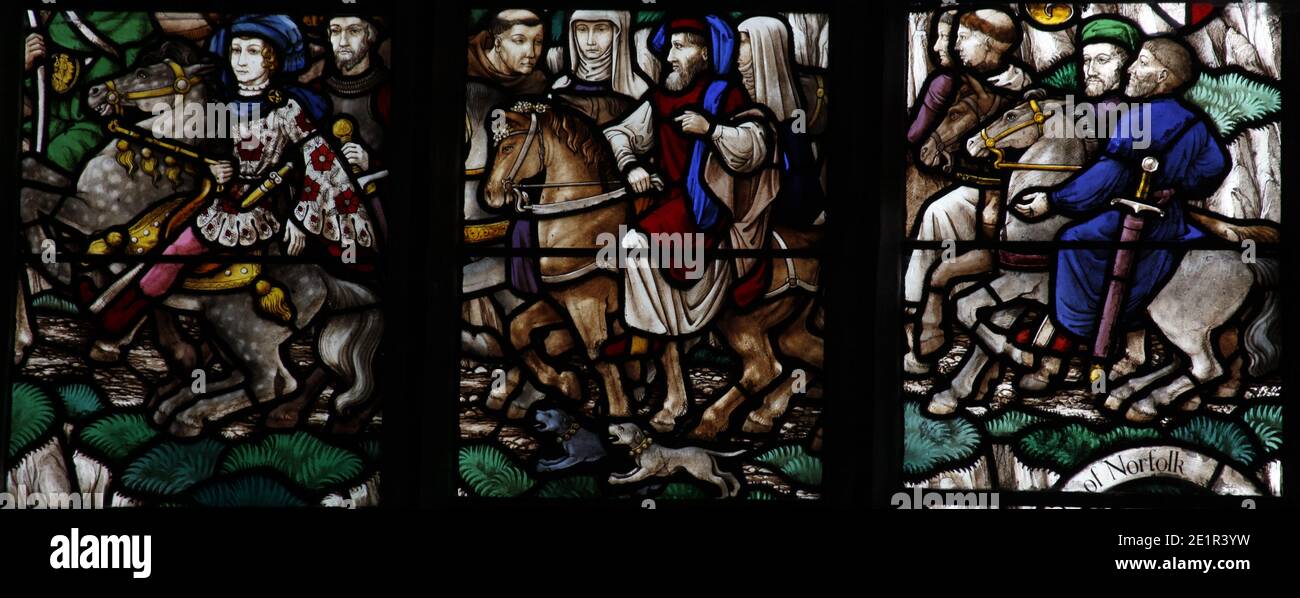 Ein Buntglasfenster von F. H. Spear (1902 - 1979) mit Szenen aus den Canterbury Tales, Church of St Andrew, holt, Norfolk Stockfoto