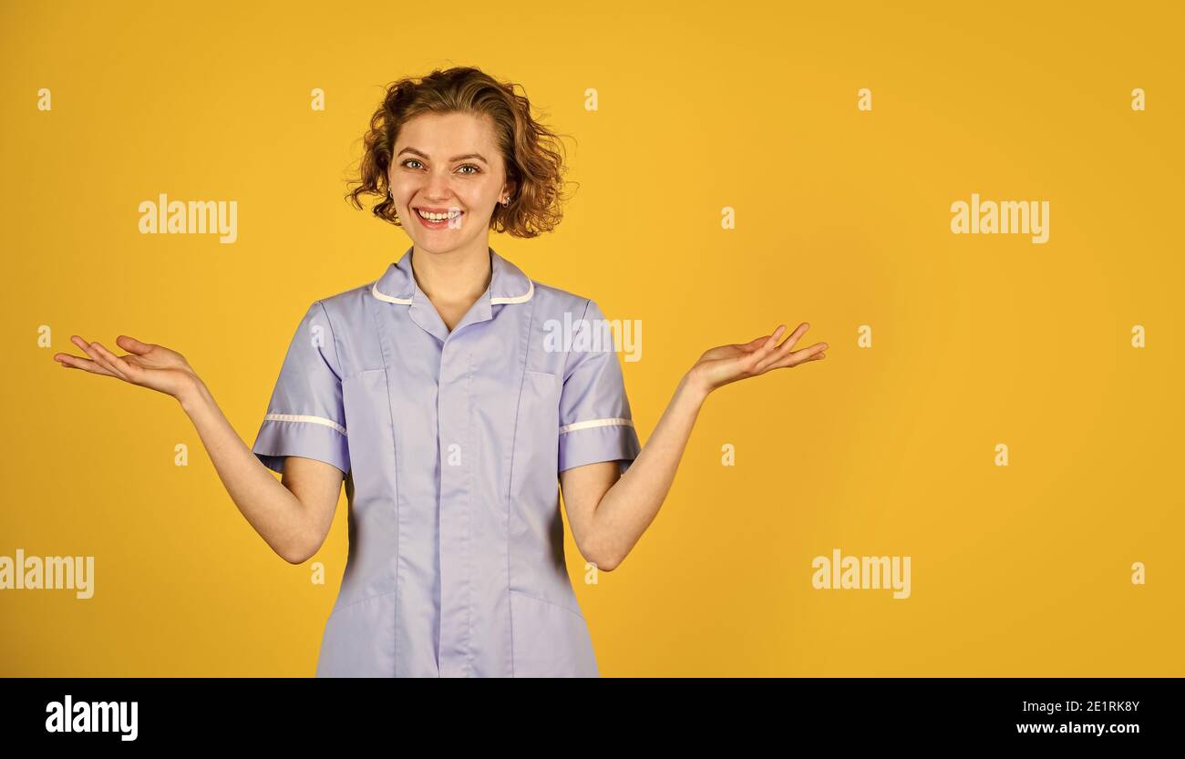 Medizinisches Fachpersonal. Healthcare und Medical Konzept. Glücklicher und erfolgreicher Arzt in medizinischer Uniform. Arbeit im Krankenhaus. Beste Qualität für Sie. Medizin ist meine Leidenschaft. Copy space. Stockfoto