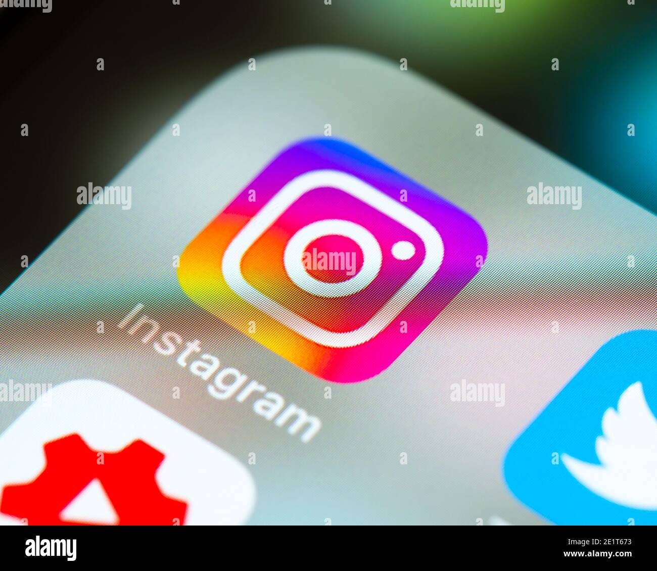 Instagram-App-Symbol auf dem Apple iPhone-Bildschirm. Instagram ist ein Dienst für das Teilen von Fotos und Videos in sozialen Netzwerken von Facebook. Stockfoto