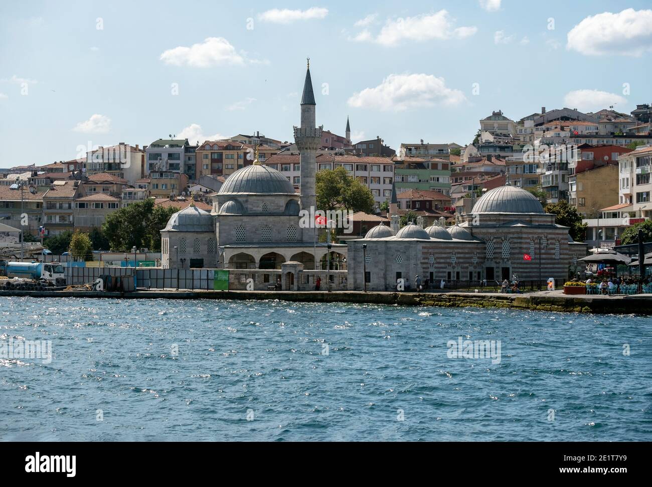 ISTANBUL, TÜRKEI - 06. August 2019 : Blick auf die Semsi Pasa Camii Moschee in Istanbul Türkei,. Mimar Sinans Werk. Stockfoto