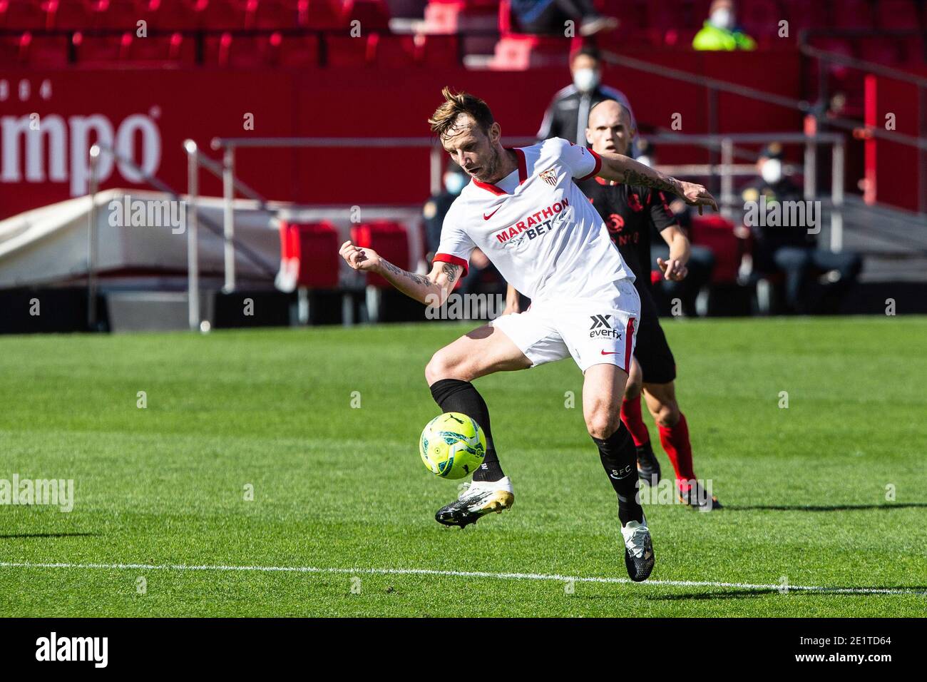 Sevilla, Spanien. Januar 2021. Ivan Rakitic aus Sevilla während der spanischen Meisterschaft La Liga Fußballspiel zwischen Sevilla FC und Real Sociedad am 9. Januar 2021 im Ramon Sanchez Pizjuan Stadion in Sevilla, Spanien - Photo Joaquin Corchero/Spanien DPPI/DPPI/LM Credit: Gruppo Editoriale LiveMedia/Alamy Live News Stockfoto