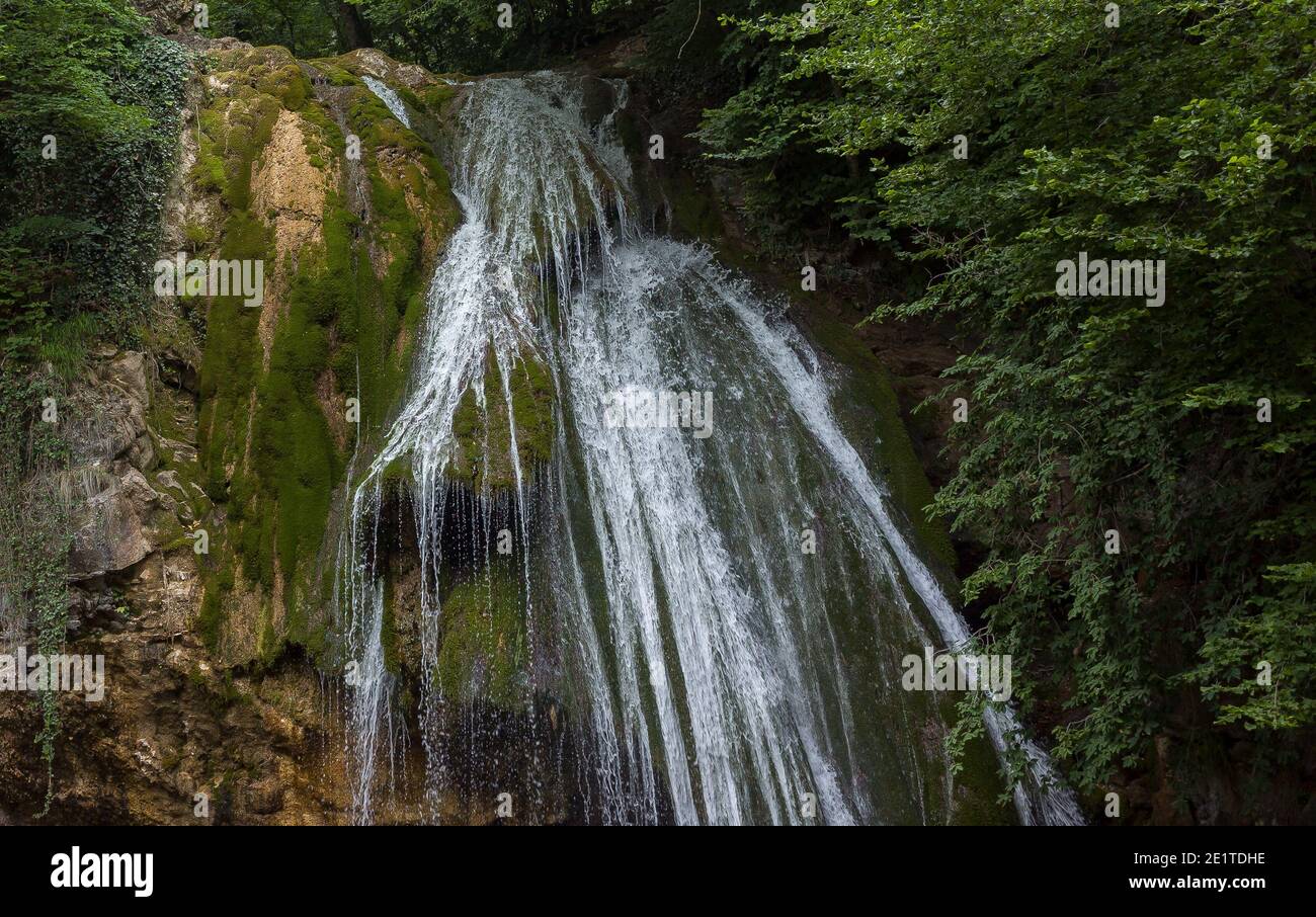 Djur-Djur Wasserfall in der Khapkhal Schlucht auf der Krim. Stockfoto