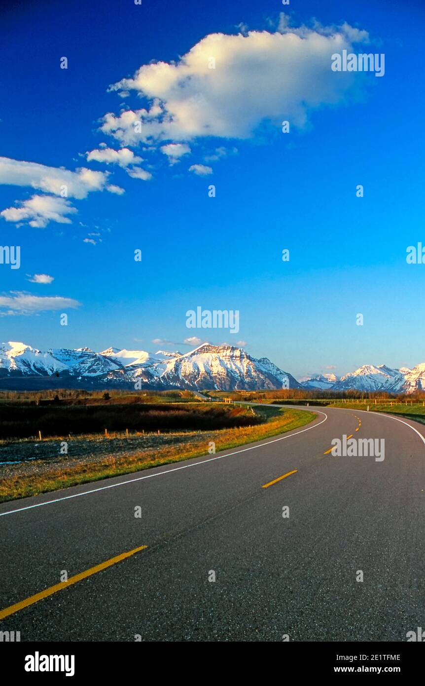 Highway 6 führt zum Waterton Lakes National Park. Alberta Kanada Stockfoto