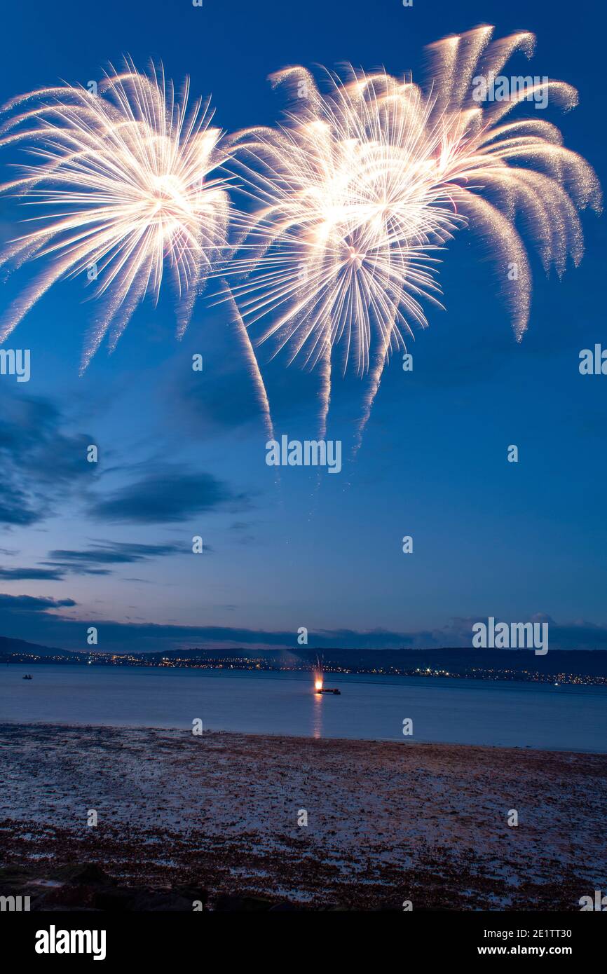 Feuerwerk am Belfast Lough, Nordirland Stockfoto