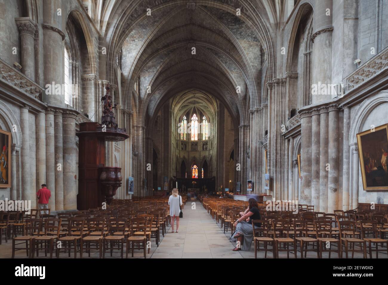 Bordeaux, Frankreich - Juli 22: Das Innere der Kathedrale von Bordeaux, der römisch-katholischen Kirche, die der Sitz des Erzbischofs von Bordeaux ist Stockfoto