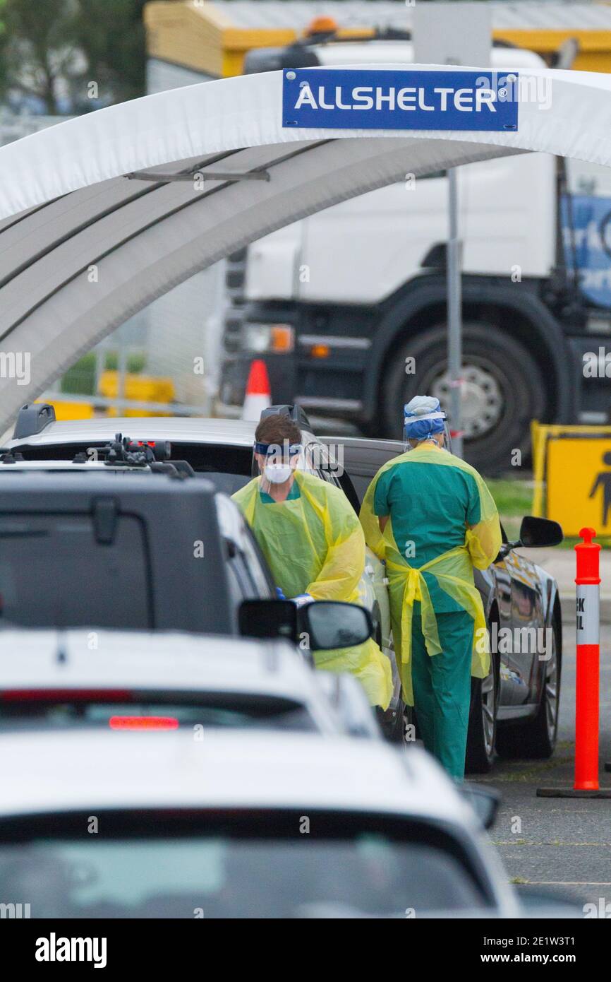 Bondi Beach in Australien, ein Hotspot für die Verbreitung des Coronavirus, hat ein schnelles Drive-Through Pop-up-Testzentrum COVID-19 ins Leben gerufen. Im Bild: Bondi Beach Pop-up-Testanlage für Drive-Through-Patienten. Stockfoto