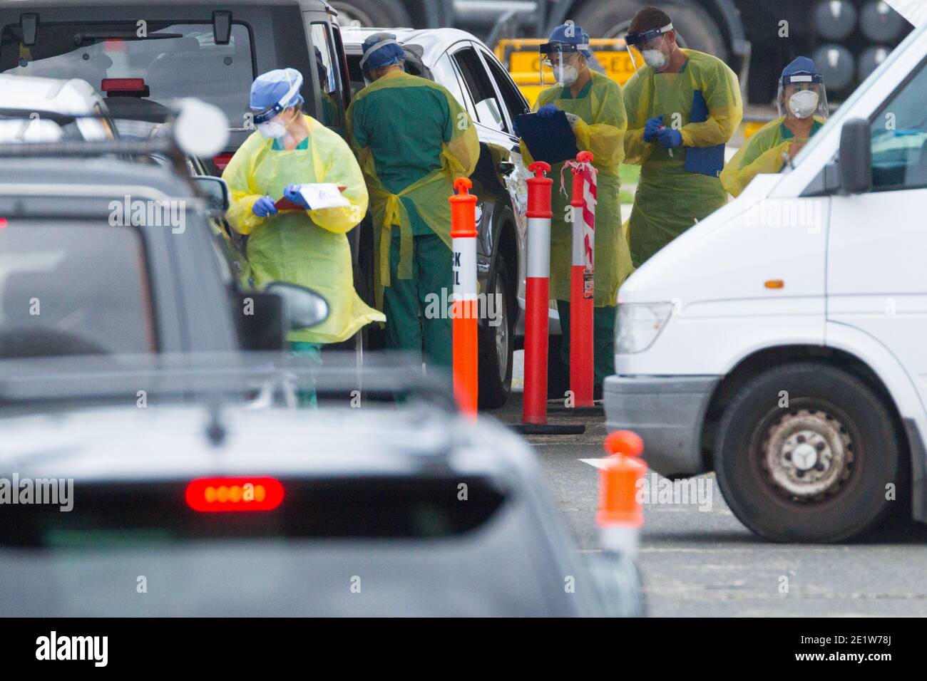 Bondi Beach in Australien, ein Hotspot für die Verbreitung des Coronavirus, hat ein schnelles Drive-Through Pop-up-Testzentrum COVID-19 ins Leben gerufen. Im Bild: Bondi Beach Pop-up-Testanlage für Drive-Through-Patienten. Stockfoto