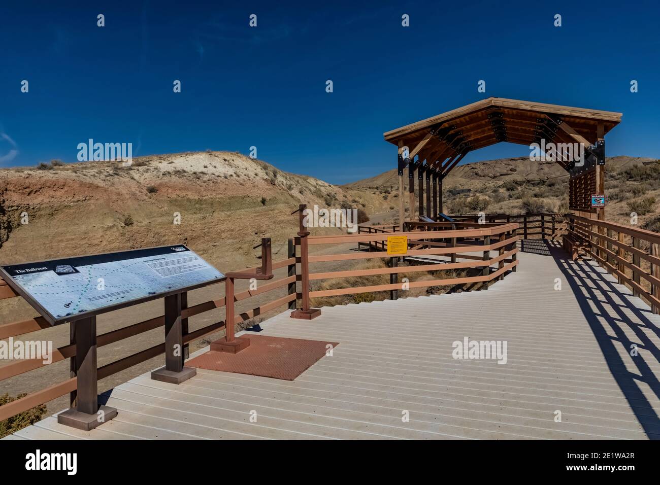 Interpretative Trail and Shade Structure at Red Gulch Dinosaur Tracksite on BLM Land near Greybull and Shell, Wyoming, USA Stockfoto