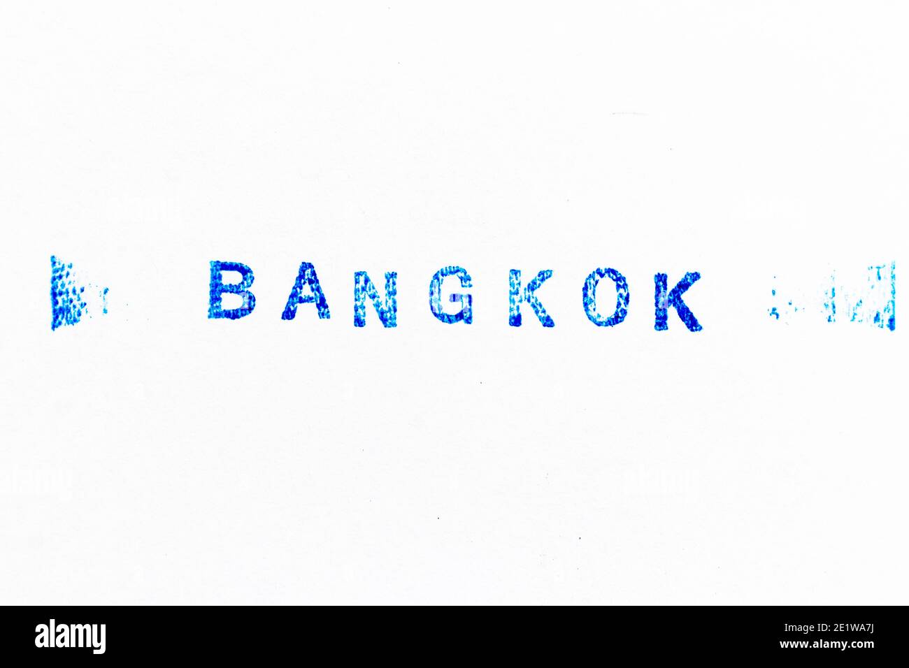 Blaue Farbe Tinte von Gummistempel im Wort bangkok auf Hintergrund des Whitepapers Stockfoto