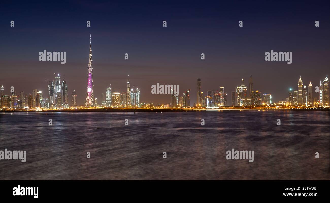 Abendansicht der Skyline von Dubai Stockfoto