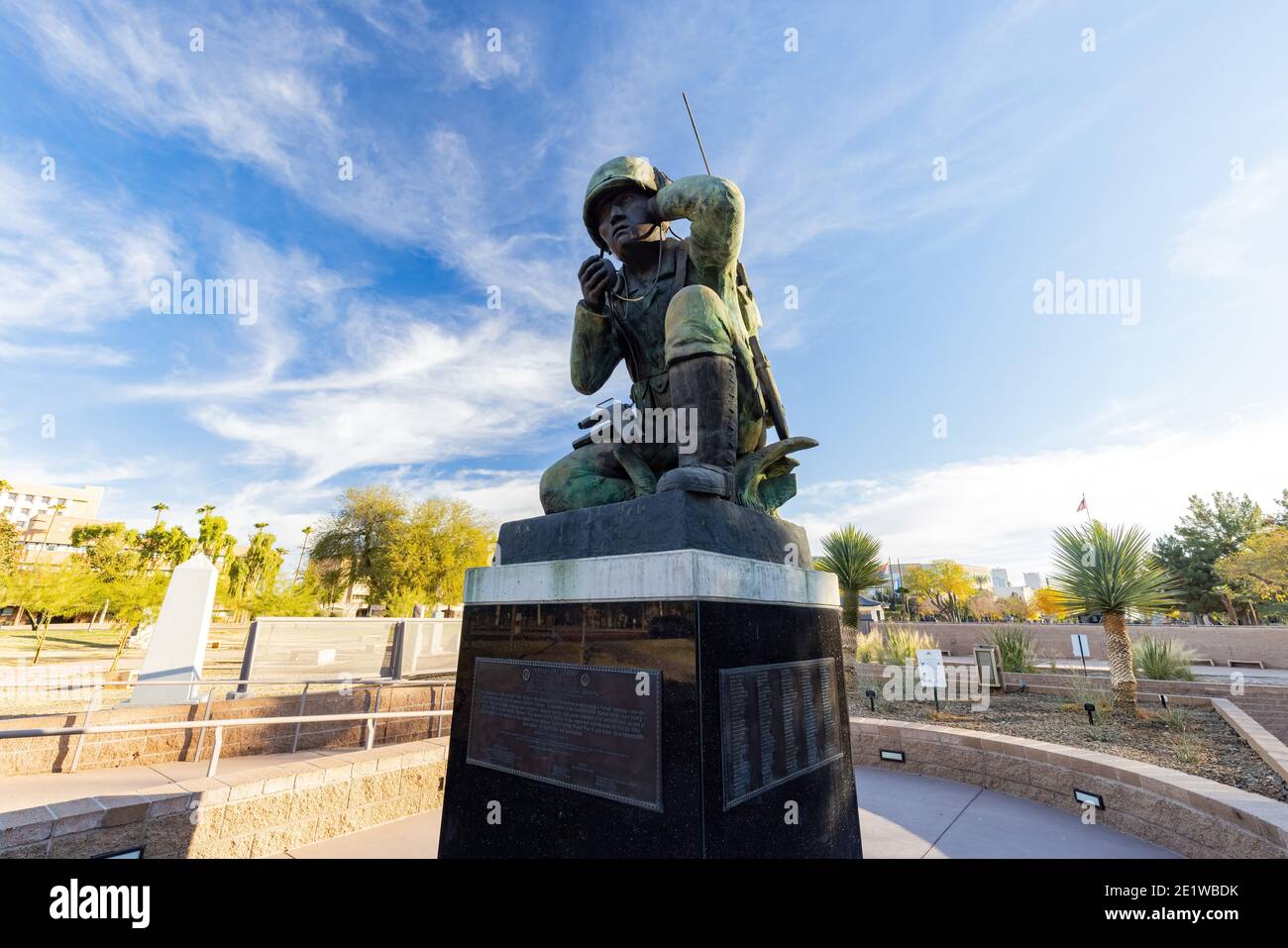 Phoneix, 3. JAN 2021 - Sonnenansicht des Navajo Code Talkers Memorial in der Wesley Bolin Memorial Plaza Stockfoto