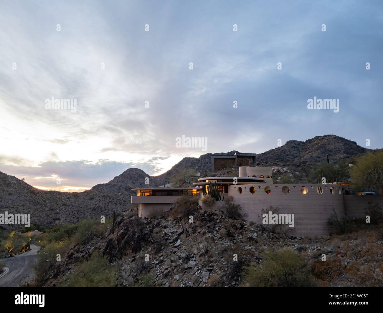 Phoenix, 1. JANUAR 2021 - Blick bei Sonnenuntergang auf das wunderschöne Norman Lykes House Stockfoto