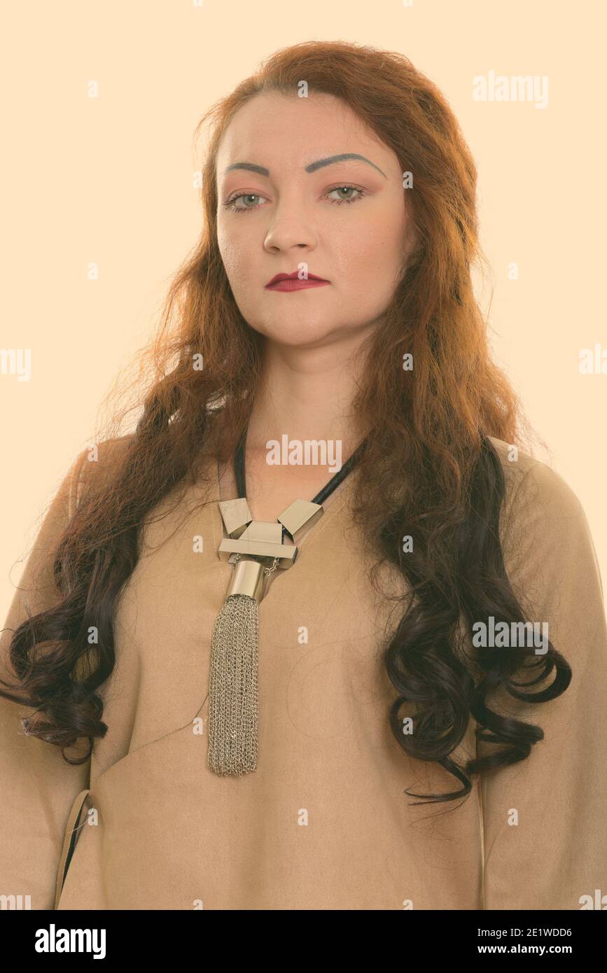 Studio Schoß der Frau mit rot orange Haare Stockfoto