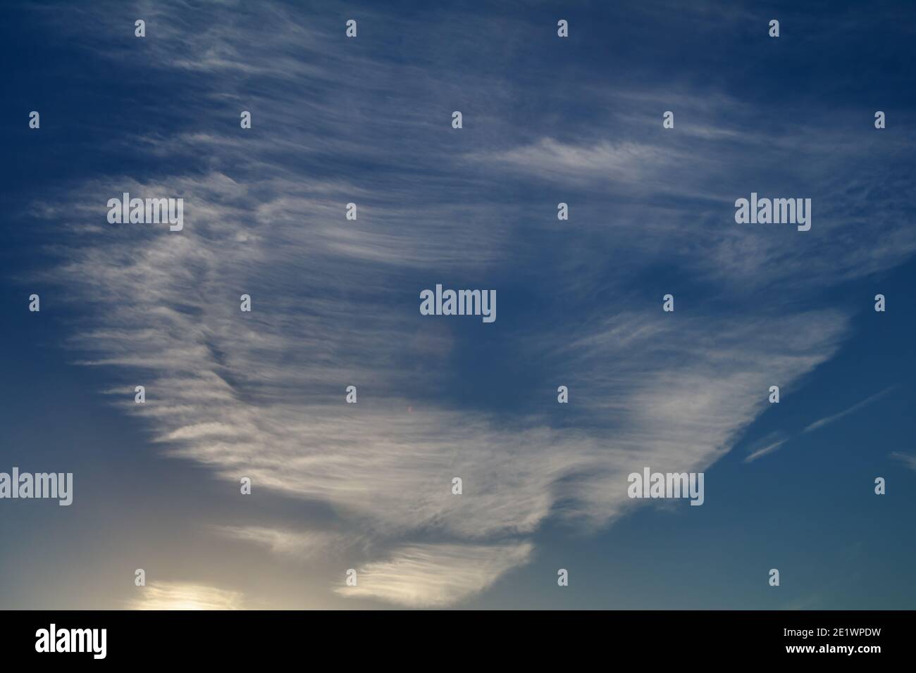 Cirrus Wolkenformation vom Strand Clevedon genommen Stockfoto