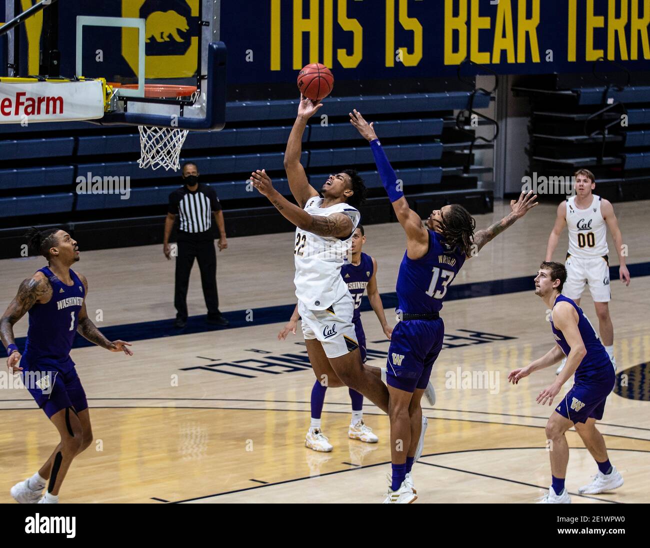 Berkeley, CA, USA, 09. Januar 2021. A. Kalifornien-Stürmer Andre Kelly (22) geht auf den Reifen während NCAA Männer Basketball-Spiel zwischen Washington Huskies und California Golden Bears 84-78 Sieg im Hass Pavilion Berkeley Calif. Thurman James/CSM/Alamy Live News Stockfoto