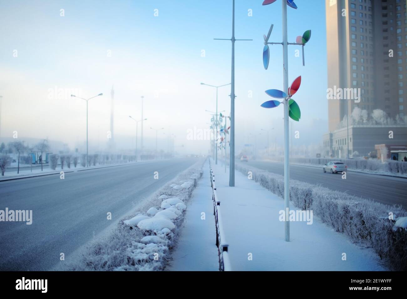 Wintermorgen in der Großstadt. Stockfoto
